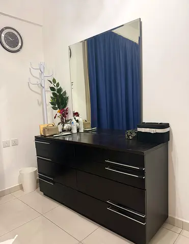Dressing table with 8 drawers