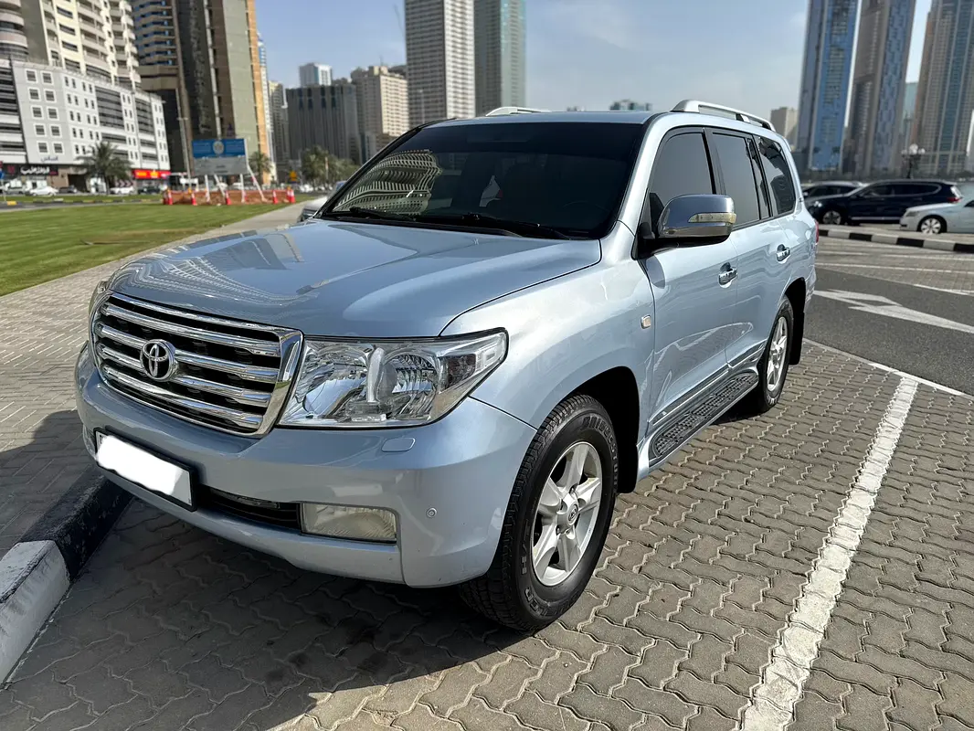 Toyota Land Cruiser 2011 — photo 1 of 12