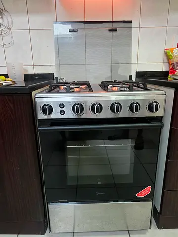Used freestanding 4-burner gas cooker with oven - good condition