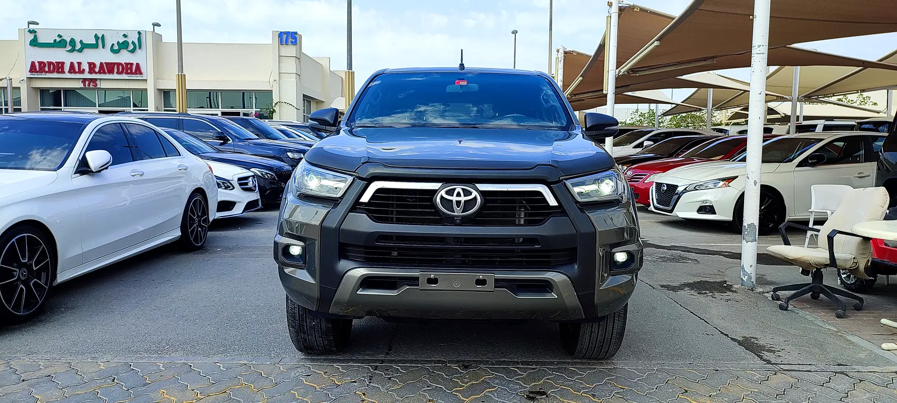 Toyota Hilux 2022 — photo 1 of 19
