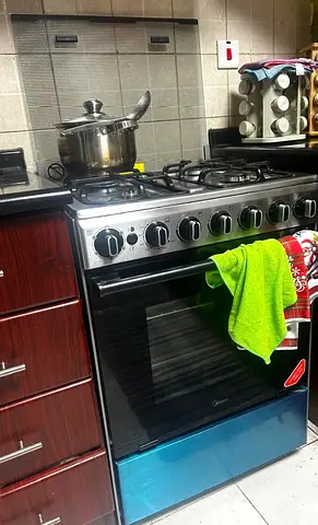 Stainless Steel Freestanding Gas Oven  Stove - Good Working Condition