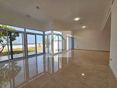 5BR+M Luxurious Villa with Private Beach Access