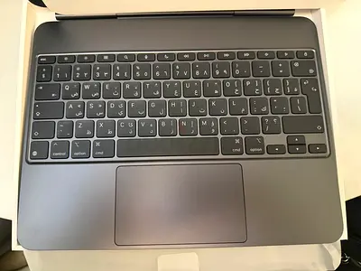 Apple Magic keyboard for iPad Pro 13 M4/M5 black English-Arabic in excellent condition 1000 Dhs.