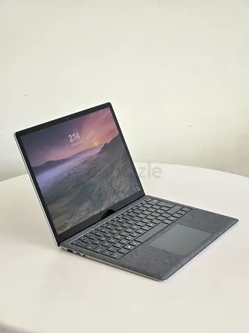 Microsoft Surface Laptop - i7 - 16GB RAM - 512GB SSD - Silver - 13.5 Touchscreen