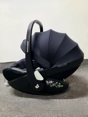 Maxi-Cosi Pebble 360 Pro Infant Car Seat Black color Good condition