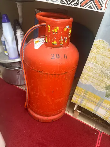 Used 20.6kg LPG Gas Cylinder with regulator and pipe gas stove included 370 aed