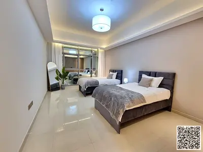 Luxurious and elegant two-bedroom apartment with a living room, fully furnished with brand new, high-end furniture, in a prime location with a gym, sw