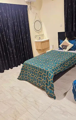Luxury Bed Space with Free Parking in Villa