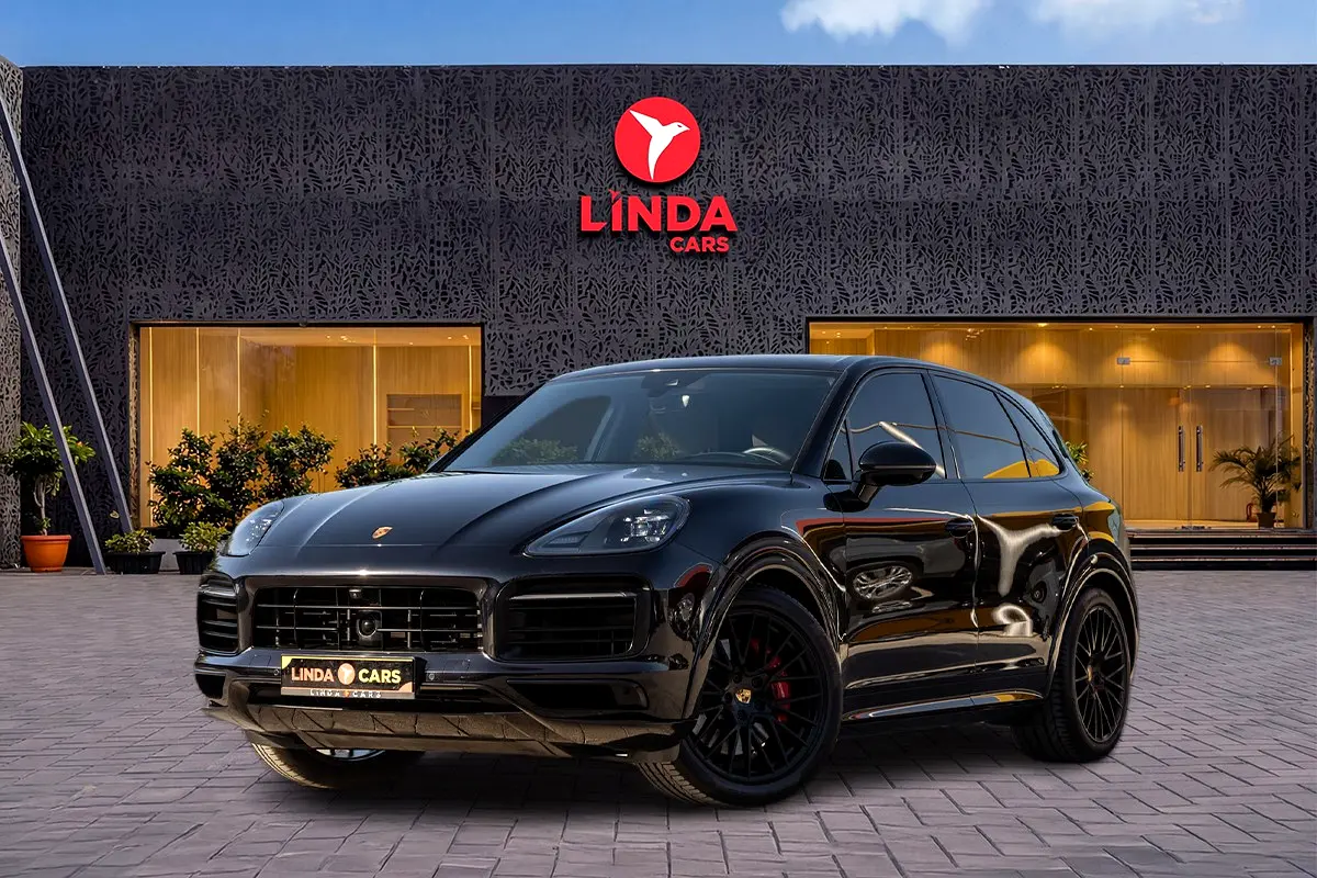 Porsche Cayenne 2022 — photo 1 of 20