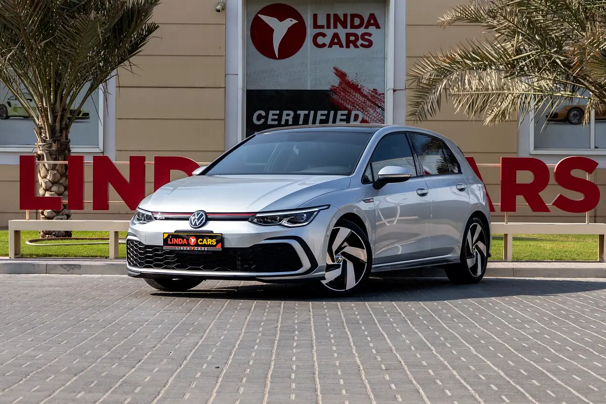 Volkswagen Golf 2021 — photo 1 of 20