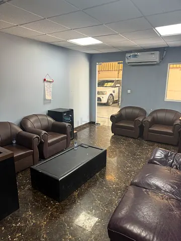 BIG CLEAN GARAGE FOR SALE - WORKSHOP AREA 5100 sqft