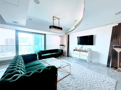 Renovated 2 bed Duplex | Balcony | Vacant