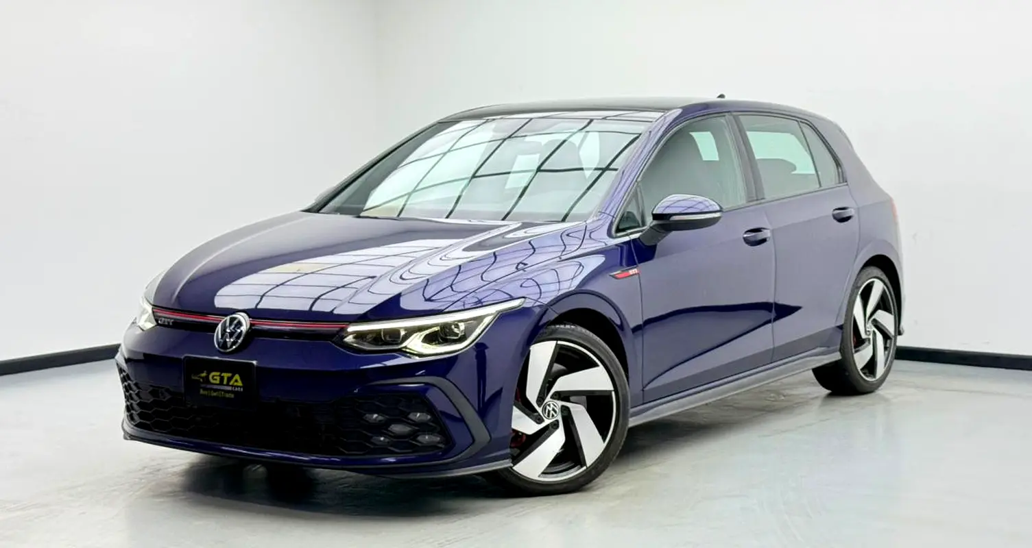 Volkswagen Golf 2022 — photo 1 of 17