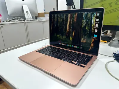 MacBook Air 2020 (Intel i5) – 8GB RAM / 256GB SSD – Rose Gold – Clear Case.
