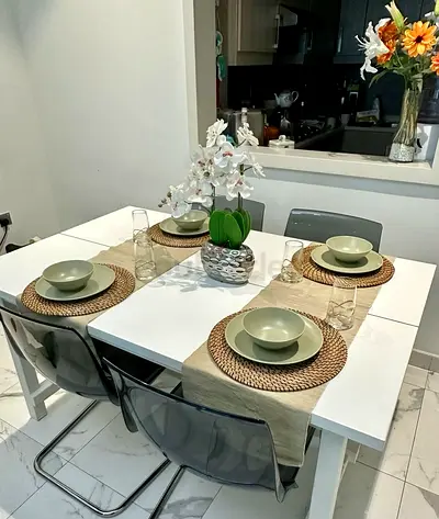 White extendable dining table white four chairs-Modern Minimalist set
