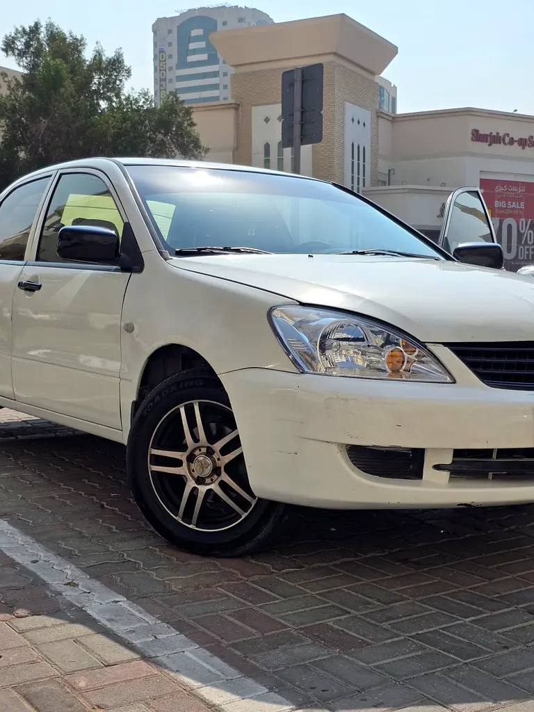 Mitsubishi Lancer 2010 — photo 1 of 10