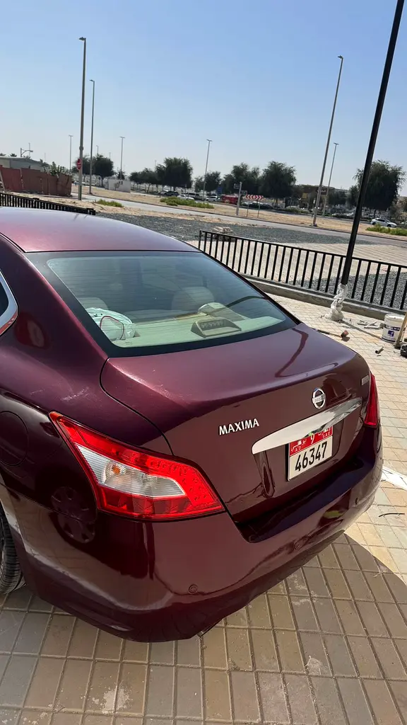 Nissan Maxima 2010 — photo 1 of 4