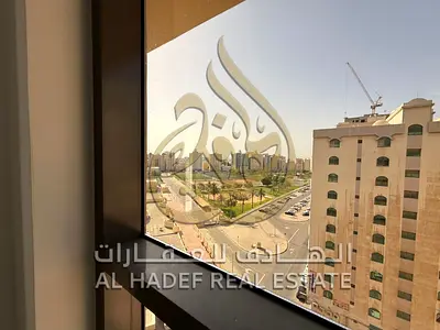 شقة 4 غرف وصالة أول ساكن في المجاز 3 | إطلالة على حديقة الصفية | غرفة خادمة | بلكونة | موقفين | مسبح وجيم