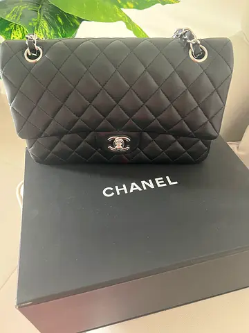 Chanel blacK