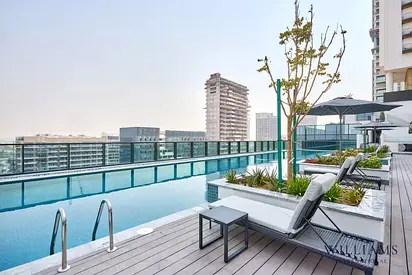 BURJ KHALIFA VIEW | HIGH FLOOR | 2 BATHROOMS