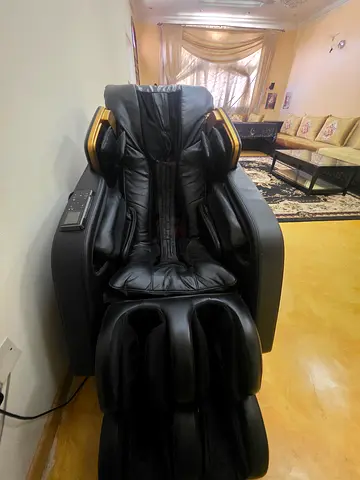 Isukoshi King Luxury Massage Chair IS-888 – Excellent Condition