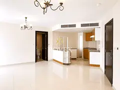 Upgraded 1BR + study | Lake View | Near Metro