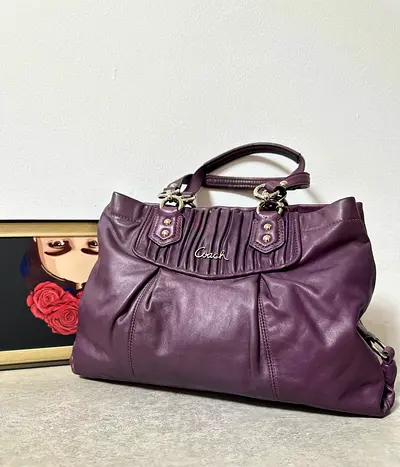 Preloved Coach Ashely Plum Pleated Leather Shoulder Bag