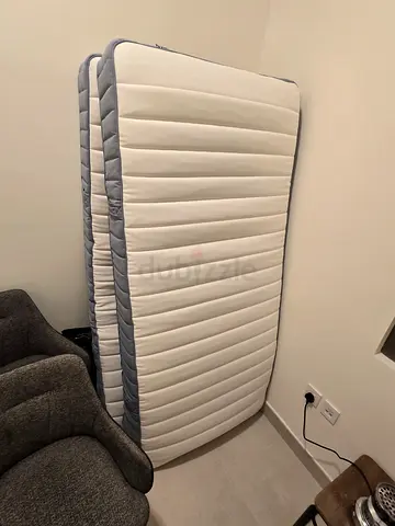 Single matress for sale at aed 300 90×200
