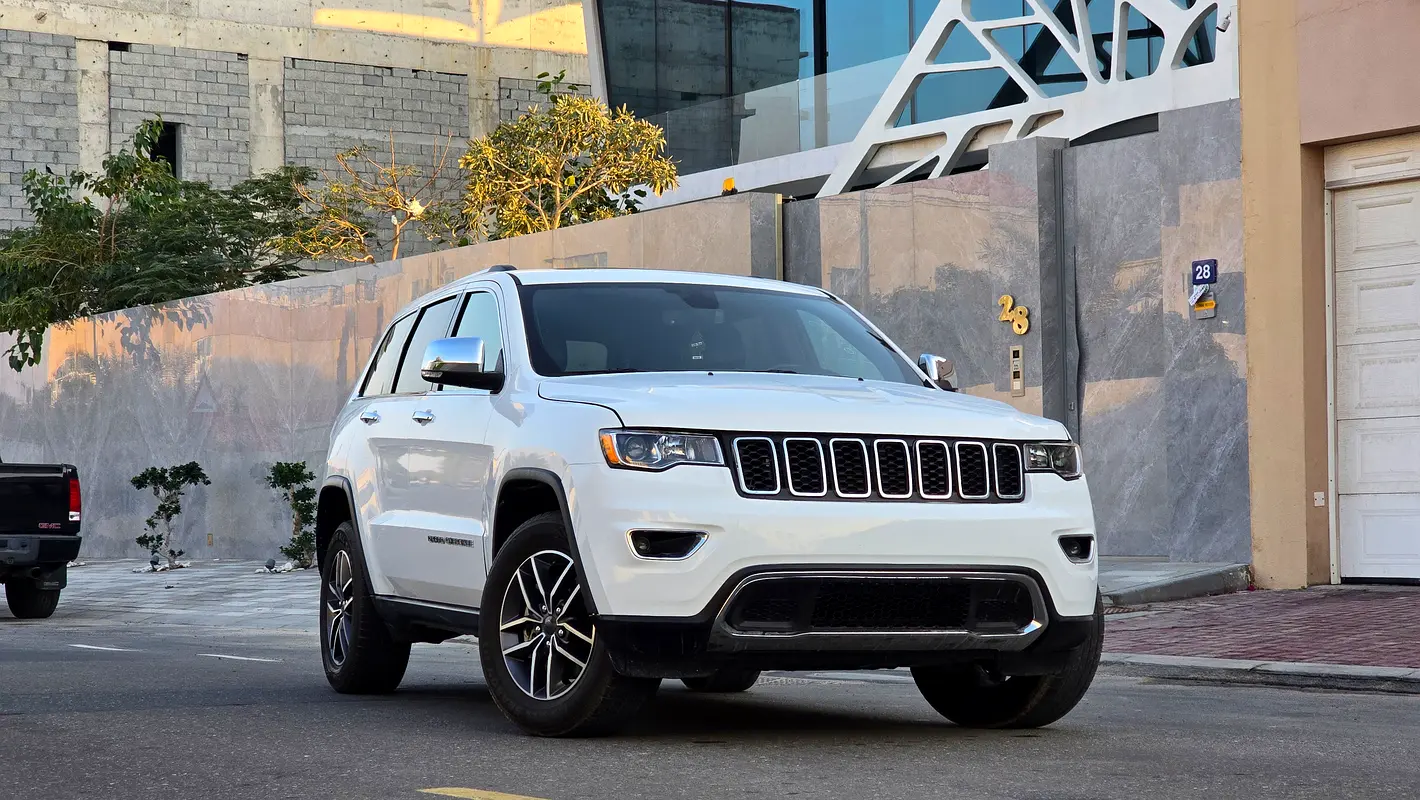 Jeep Cherokee 2022 — photo 1 of 10