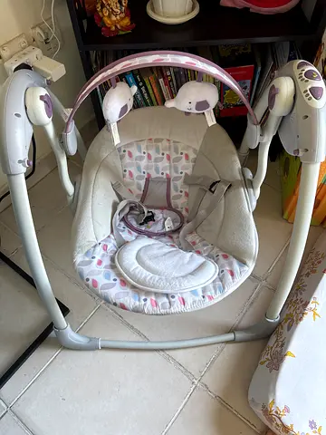 Bay rocking swing