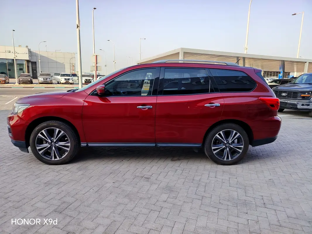 Nissan Pathfinder 2019 — photo 1 of 17