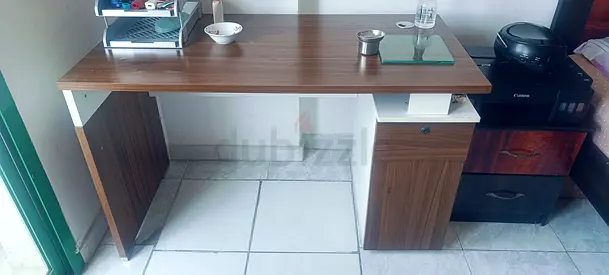 Flawless condition computer table