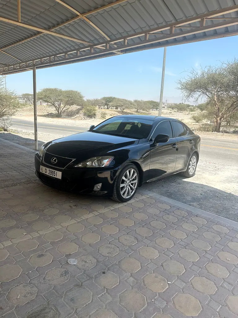 Lexus IS-Series 2009 — photo 1 of 11