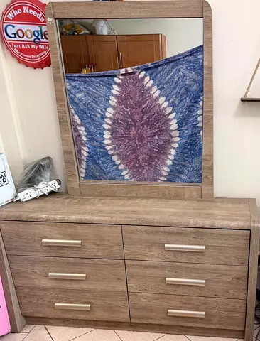 6-drawer Dresser with Mirror - Weathered Oak Finish 1 draw missing