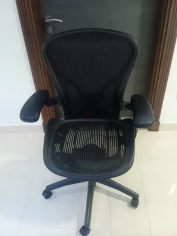 Selling Herman Miller Aeron chair.good condition only little use