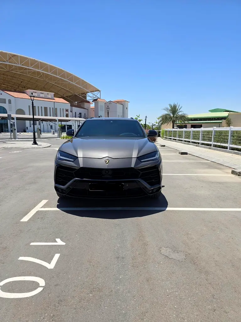 Lamborghini Urus 2022 — photo 1 of 11