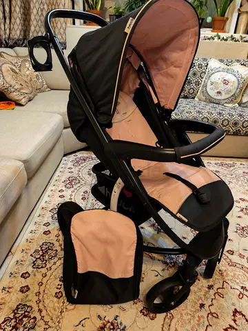 HAUCK German brand, heavy duty stroller with car sit, bag and cup holder.