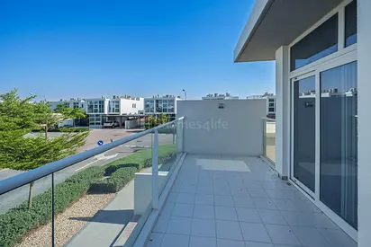 Elegant corner Villa in Vardon | Prime Location
