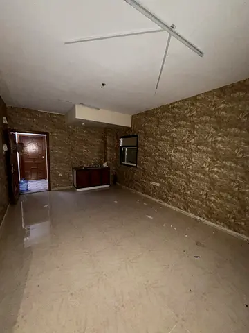 No cash deposit// spacious big size studio//free parking outside