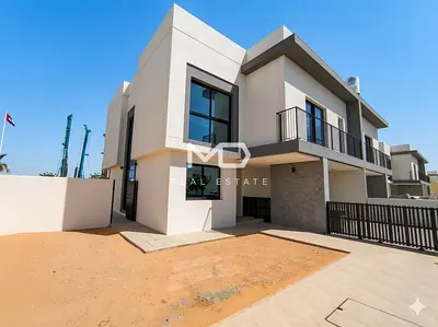 Single Row Duplex | 4BR+M+Study | Equipped Kitchen
