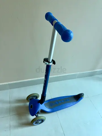 GLOBBER Blue three-wheel kids scooter, adjustable handle, good condition