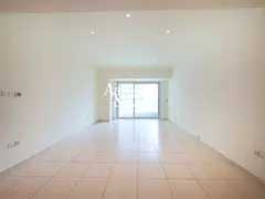 Vacant | Unfurnished | Fitted Kitchen | Mid Floor