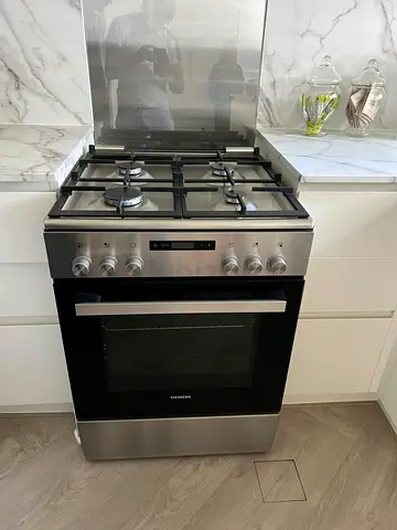 Siemens Stainless Steel Gas Cooker with electric Oven - Good Condition