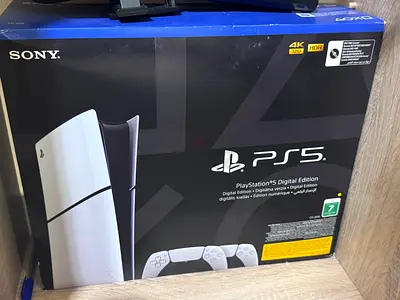 PlayStation 5 New like three times use only with 2 controller + wireless charge