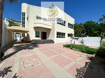 للإيجار فيلا متلاصقة فاخرة في منطقة الشرقان – الشارقة | مجددة بالكامل مع مسبح خاص | 4 غرف نوم + غرفة خادمة ماستر | تكييف مركزي | بلكونتين وخزائن حائط