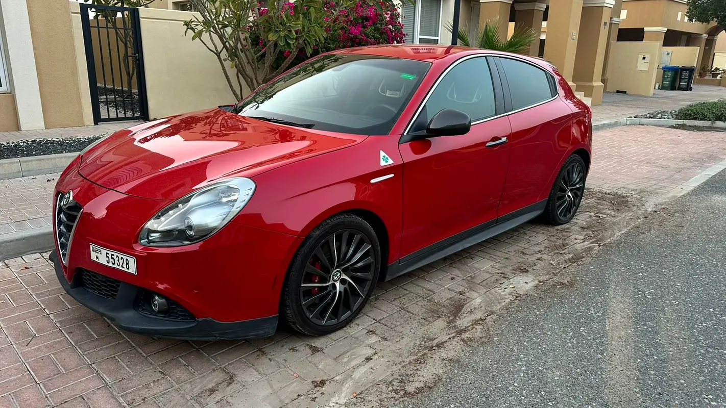 Alfa Romeo GIULIETTA 2015 — photo 1 of 9