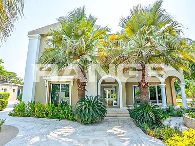 Fully Upgraded - Luxury Villa backing Lake