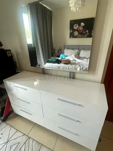 White High-Gloss 6-Drawer Dresser with Mirror - Good Condition