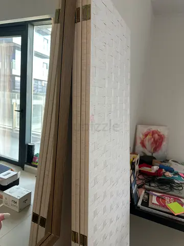 MOVABLE STRECH ROOM DIVIDER
