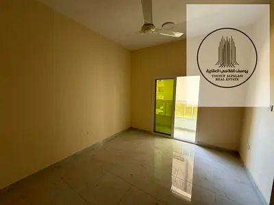 ثلاث غرف وصالة للايجار العالية عجمان مساحات واسعة بلكونة وخزائن حائط قرب شارع محمد بن زايد